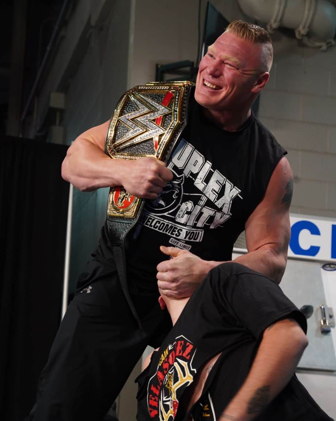WWEさんのインスタグラム写真 - (WWEInstagram)「#BrockLesnar destroys @dominik_35 backstage! #SmackDown」10月26日 10時37分 - wwe