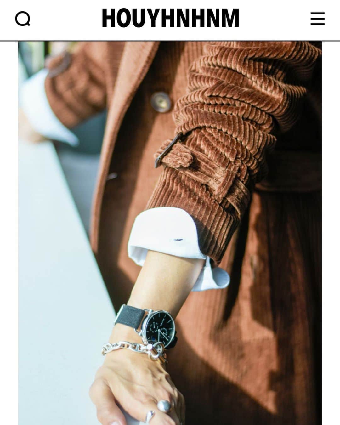 亀恭子のインスタグラム：「【The Shirt Style By Brooks Brothers】 ブルックス ブラザーズとシャツとわたし。 Vol.13 亀恭子 スタイリスト https://www.houyhnhnm.jp/news/297812/ . . . 歴史あるブランドの、 言わずと知れたオックスフォードシャツ。 我が家の男子も既に持ってます。 . . ブルックスブラザーズのシャツの魅力、 語ってます。 お時間ある時に是非、読んで下さい^ ^ . . #brooksbrothers #fashion #bbshirtstyle #basic #ボタンダウンシャツ #定番」
