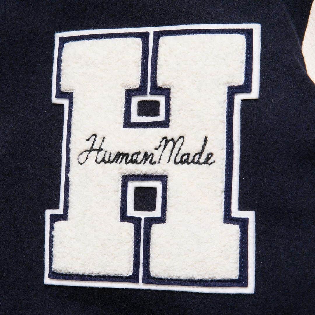 HUMAN MADEさんのインスタグラム写真 - (HUMAN MADEInstagram)「"VARSITY JACKET" now available in store and online. www.humanmade.jp  メルトンボディのバーシティジャケットです。袖を牛革に切り替え、アームラインにはハートのワッペンが施されています。裏地には中綿キルトを採用。 Varsity jacket with Melton wool body and leather sleeves. Chenille patches on chest and arms. Quilted lining for extra warmth.」10月26日 11時03分 - humanmade