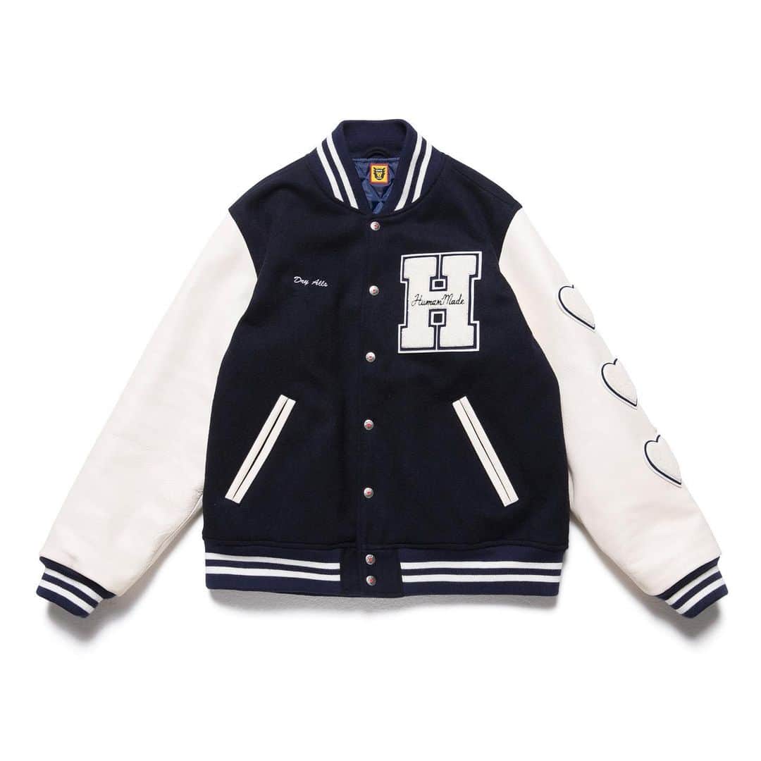HUMAN MADEさんのインスタグラム写真 - (HUMAN MADEInstagram)「"VARSITY JACKET" now available in store and online. www.humanmade.jp  メルトンボディのバーシティジャケットです。袖を牛革に切り替え、アームラインにはハートのワッペンが施されています。裏地には中綿キルトを採用。 Varsity jacket with Melton wool body and leather sleeves. Chenille patches on chest and arms. Quilted lining for extra warmth.」10月26日 11時03分 - humanmade