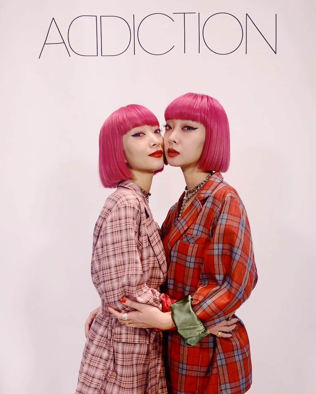AMIさんのインスタグラム写真 - (AMIInstagram)「@addictionbeauty_official 🌹 カラーで遊ぶ世界観大好き❤  #ADDICTIONBEAUTY #ADDICTION_HOLICOLOR #アディクション #invite」10月26日 11時04分 - amixxamiaya