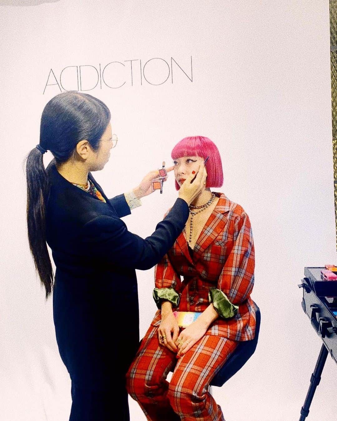 AMIさんのインスタグラム写真 - (AMIInstagram)「@addictionbeauty_official 🌹 カラーで遊ぶ世界観大好き❤  #ADDICTIONBEAUTY #ADDICTION_HOLICOLOR #アディクション #invite」10月26日 11時04分 - amixxamiaya