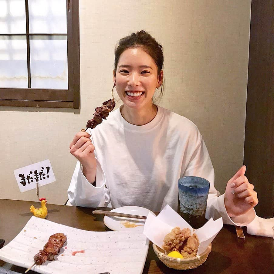 布川桃花さんのインスタグラム写真 - (布川桃花Instagram)「楽しみにしていた大好物、焼き鳥ディナー🥰 美味しすぎて満面の笑み。 . “焼鳥が止まらない店”ということで 1串100円でSTOPと言うまで色々な串が出てくるよ😮❤️ 次はなんだろ〜って考える時間さえ楽しい👏🏻 . もちろん単品での注文もできるし 一品料理も豊富でどれも美味しい❤︎ . たくさん食べたけど〆まで焼鳥丼頼んじゃった😂 . 火曜サプライズにも出た人気店！ ぜひ足を運んでみてね❤︎ . 🗣焼き膳 彩鳥〜AYATORI〜 東京都足立区西竹ノ塚1-12-9共栄ビル2F . #彩鳥 #竹ノ塚焼鳥 #竹ノ塚グルメ #焼鳥が止まらない店焼き膳彩鳥 #pr #コラボベース #momoka_gourmet」10月26日 11時20分 - momoka_fukawa