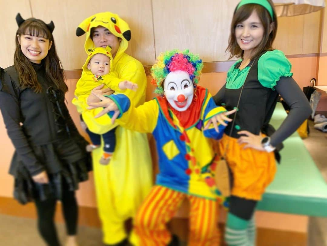 田中幸さんのインスタグラム写真 - (田中幸Instagram)「日本一早いシーズンイン ✴︎イエティ✴︎ オープニングイベント🎃  天気は☔️だったけど みんなの雪好熱で 最高に熱い 初滑りができた🏂  やっぱスノーボードって 楽しーーっ  イベントで最前列の大役を 成田童夢君akaピカチュウ親子 @narita_dome  岩元憧子ちゃんakaデビル @akoiwamoto  星野文香akaジョーカー @fumika_hoshino  田中幸akaカボチャ @sachitanaka  アナウンサーの 雨宮萌果さん @amemiya_moeka  初めましての 愉快な素敵なメンバーで 終始　笑顔な1日  みんなの仮装の 熟れ感も凄かった！  友達もたくさんいて 夜まで待ち連れ シーズンイン発起会🍾✨ みなさん♫ 今シーズンも ハッピーに よろしくお願いします🏂💜 #イエティ #初滑り #私は今日が初滑りです！ ってスピーチしたら🎤 #みんなそうだわ と、突っ込まれた 同級生と語り合うのオモロイ いつもありがとう @takatotaniguchi  初絡みだけど この子のYouTubeにハマりそう 目が離せない毎日一緒に飲みたい @asu_cham  良いシーズンになりそう😊🙏」10月26日 11時33分 - sachitanaka