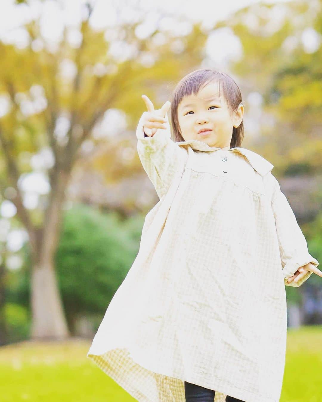 石塚祐輔さんのインスタグラム写真 - (石塚祐輔Instagram)「陽向葵２歳になりました㊗️ 元気にすくすくと育ってくれて、嬉しい限りです。 これからも明るく元気な娘でいてほしいと思います😊 そしてバースデーフォトを @giriphotoworks さんにお願いしました^_^ いつも可愛い写真をありがとうございます！！ #２歳 #バースデー #陽向葵 #いつもありがとう」10月26日 11時36分 - yusuke_ishitsuka3939