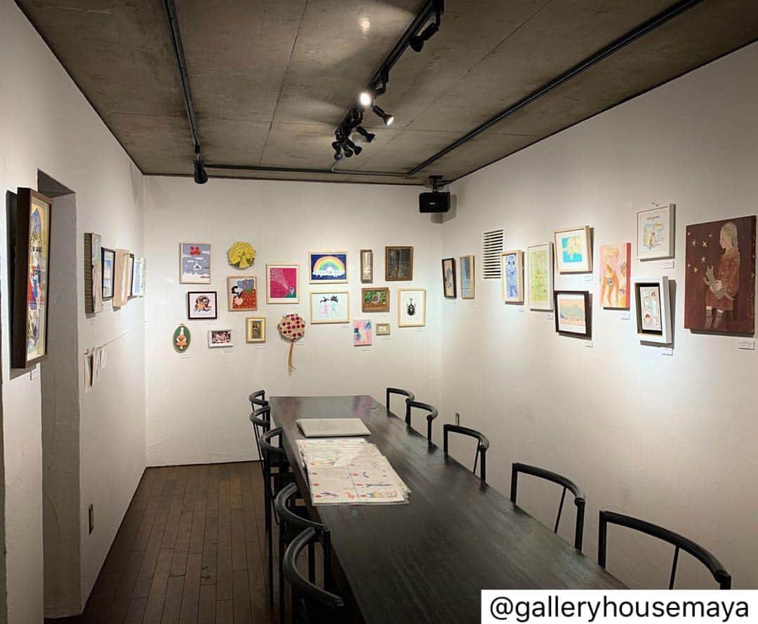 五月女ケイ子のインスタグラム：「repost @galleryhousemaya  PEACE CARD 2019 東京展は26日（土）まで。最終日も届いたカードは展示に追加し、PEACE CARDのFacebookページでもご紹介いたします。 17時まで、是非会場にもお出かけください。 #peacecard #peacecard2019 #ピースカード #ピースカード東京展  #平和の絵はがき」