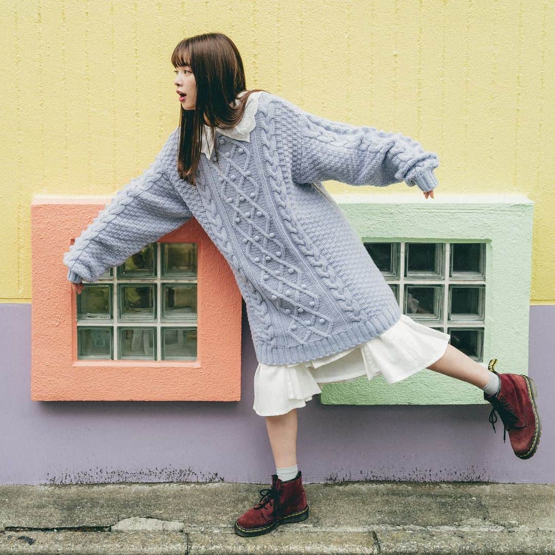 Candy Stripperさんのインスタグラム写真 - (Candy StripperInstagram)「. GIRL 01 : CABLE KNIT ONE-PIECE﻿ ﻿ シュガーカラーがキュートなニットワンピは、﻿ フェミニンなシャツワンピと合わせると更にキュート。﻿ 動くたびに揺れるシルエットに視線集中♡﻿ ﻿ ⚪︎LACE COLLAR CABLE KNIT﻿ color : IVORY / PURPLE / BLACK / LIGHT BLUE﻿ ﻿ ⚪︎FLARE SWITCHED SHIRT OP﻿  size : 1(S) / 2(M)﻿ color : OFF WHITE / BLACK﻿ ﻿ #candystripper #2019winter #iamthatiam #candystore #candystripper_magazine #横田真悠 #mayuu」10月26日 11時50分 - candystripper_official