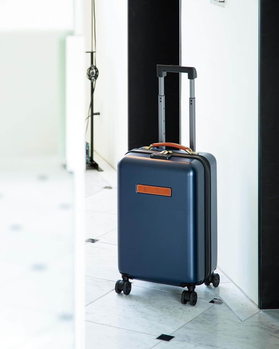 Felisi Japan 〔フェリージ〕さんのインスタグラム写真 - (Felisi Japan 〔フェリージ〕Instagram)「【New Trolleycase】 . 今シーズンより新たに登場したフェリージのハードタイプのトロリーケース。出張や旅行などオンオフ問わず活躍してくれるはず。 . Model No. 20312/Trolleycase . ただいま下記店舗にて開催中の「TRADE-IN CAMPAIGN」は、明日10/27（日）までです。ぜひこの機会をご利用ください。 . ◾️開催店舗 丸の内店、松屋銀座店、日本橋店、西武渋谷店、西武池袋店、そごう横浜店、名古屋店、京都店、梅田店、神戸店、広島店、博多店、長崎店、熊本店、鹿児島店 . . . #felisi #bag #trolleycase #suitcase #newmodel #tradein #campaign #フェリージ #トロリーケース #スーツケース #下取り #キャンペーン #開催中 #トラベル #出張 #旅」10月26日 12時09分 - felisi_japan