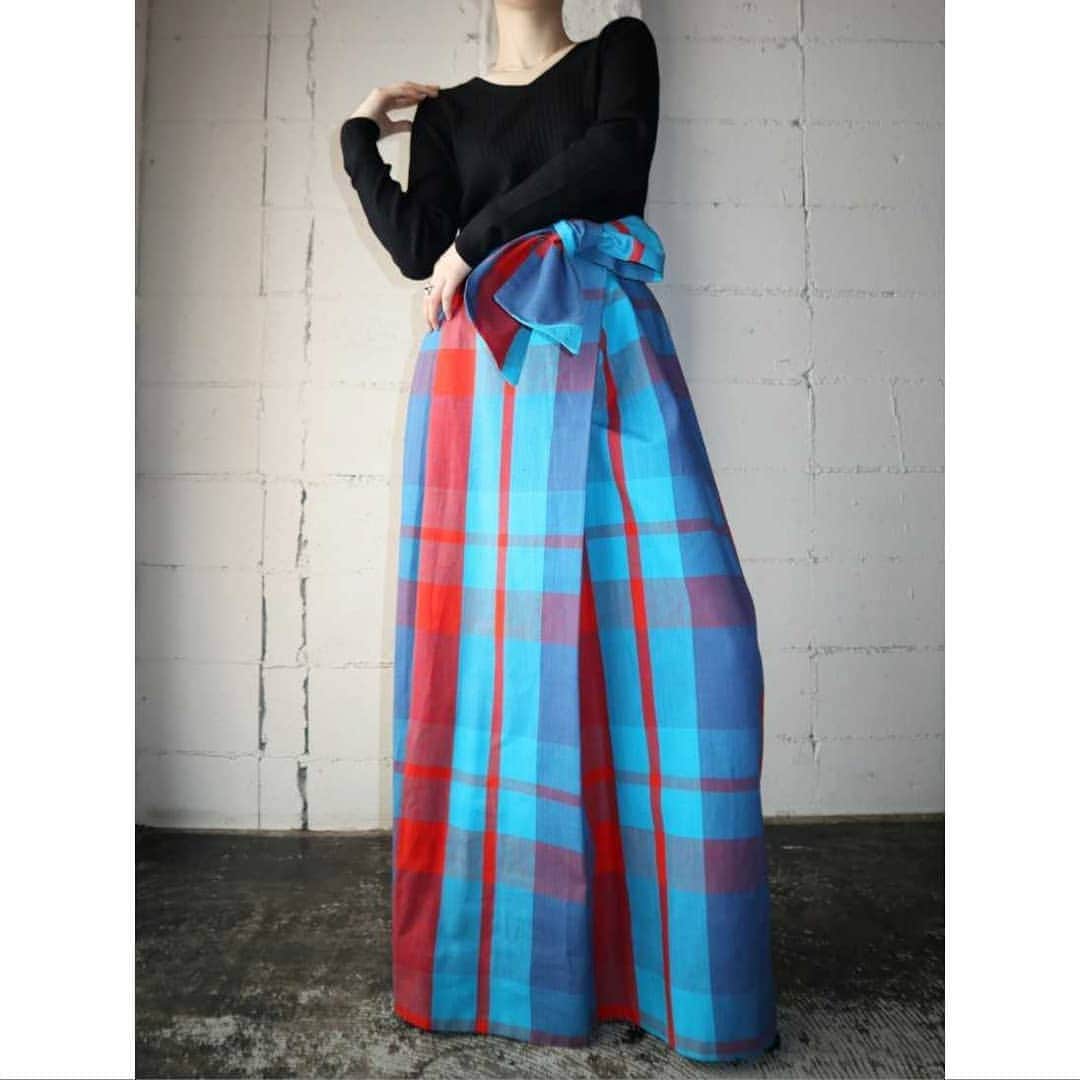 吉祥寺 古着屋 Orfeoのインスタグラム：「Check Long Skirt Style  #orfeo #kichijoji #tokyo #vintage #used #fashion #coordinate #outfit #オルフェオ #吉祥寺 #東京 #古着 #古着屋 #ヴィンテージ #ユーズド #ファッション #コーディネート  掲載商品のお問い合わせはメールにて承っております。コメント、DMでのお問い合わせは受け付けておりませんのでご了承ください。」