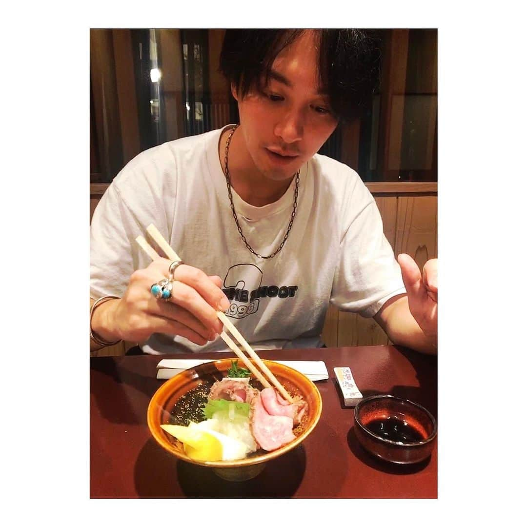 渡部秀さんのインスタグラム写真 - (渡部秀Instagram)「本日28歳になりました。 皆様からの温かい祝福の御言葉大変感激しております。 28歳もより一層深く太く、役者として精進していく次第です。 これからも渡部秀をどうぞよろしくお願い致します。  2019/10.26  渡部秀」10月26日 12時18分 - shu_samurai