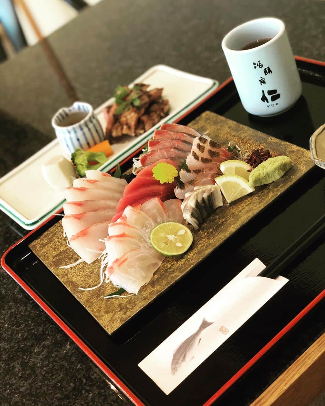 TALAさんのインスタグラム写真 - (TALAInstagram)「. 活鱗房「仁」(かなめ). . いつも長崎でお世話になっている、天然活魚にしっぽく料理の名店。. . 長崎に来られた際は是非‼️. めちゃくちゃ美味しいです‼️. . #長崎 #お刺身 #美味しい #yummy」10月26日 12時56分 - deep_taka