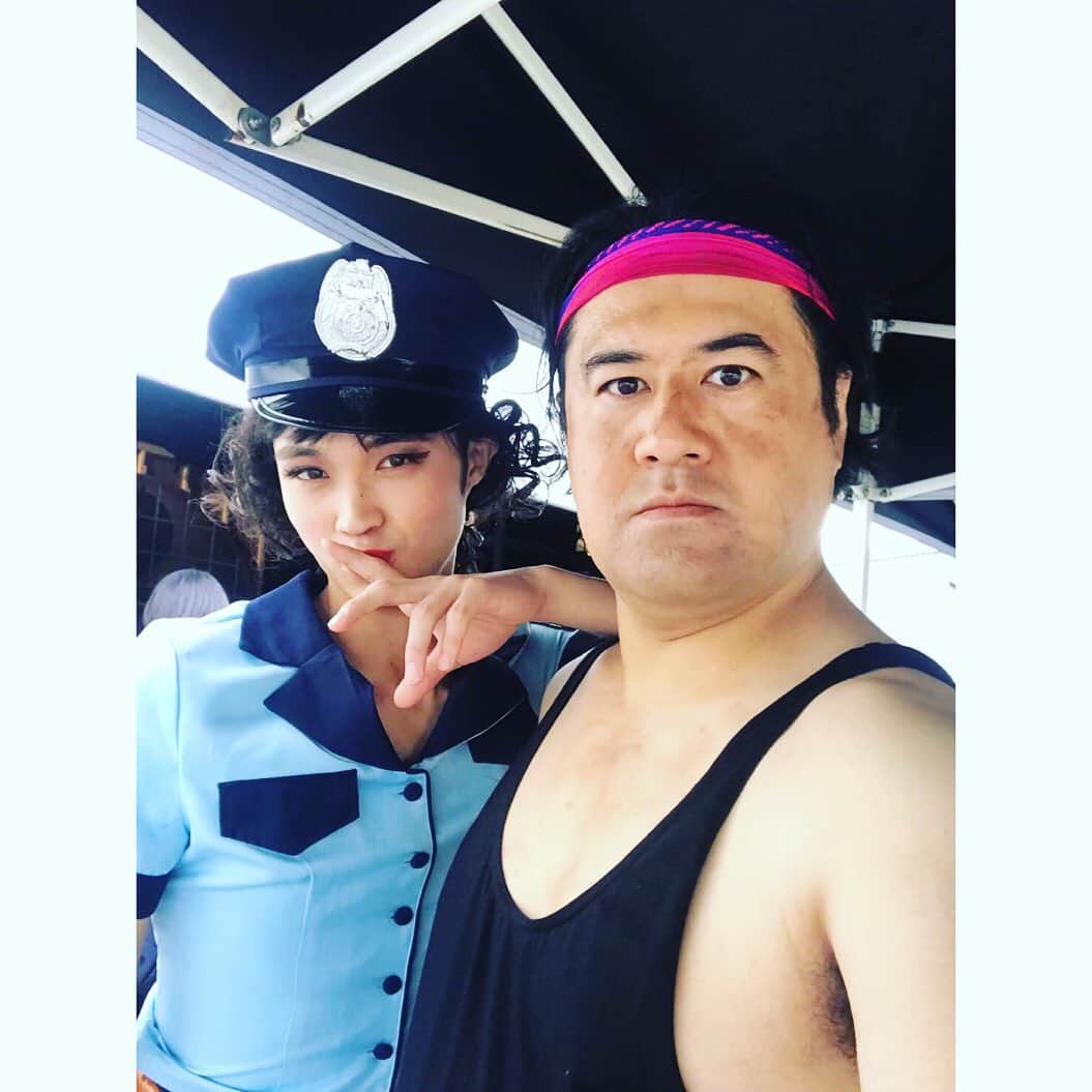 のインスタグラム：「「時効警察とくべつへん」 康知編後編がAbemaTV、ビデオパスで配信中です！  康知は、元ツッパリでもあり、お笑い芸人もしていましたね。 そして、相方は、下柳田喜一郎。 喜一郎さんとの再会は喜びませんが、小手伸也さんとの再会は喜びましたよ!! どうかポリスアカデミーズをよろしくお願い致します。。。 婦人警官の康子をあたたかく見守って下さい。。。 本編の「時効警察はじめました」は、来週お休みです！  #時効警察 #時効警察はじめました #時効警察とくべつへん #小手伸也　さん  #ハロウィンは女装しようかな」