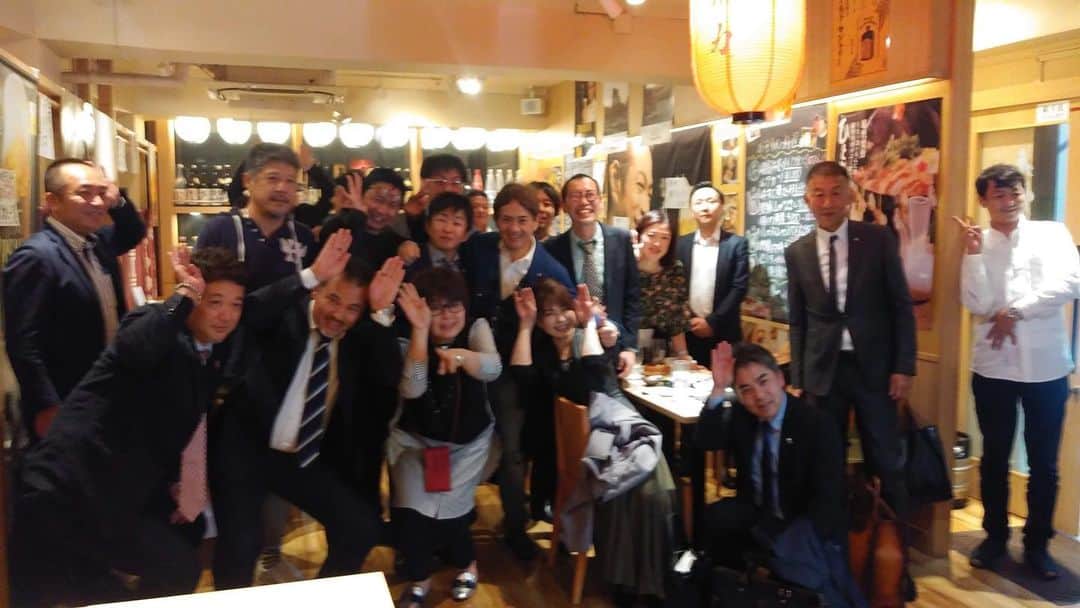 中野猛さんのインスタグラム写真 - (中野猛Instagram)「ジュエリー業界の方々においてはレアな3ショットをご紹介します。 左から貞松社長、中野、石部社長...😃 日本の宝石の町、東京の御徒町で滅多に合わない３人が会ったのは...内緒です🤫  #秘密のようで秘密じゃない系w  #ジュエリー業界の変わり者 #楽しい夜でした」10月26日 12時54分 - takeshi__nakano