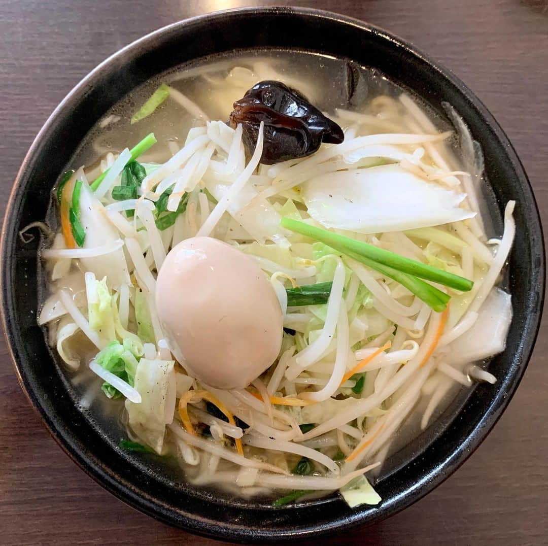 白鳥雪之丞さんのインスタグラム写真 - (白鳥雪之丞Instagram)「出勤前ランチ(^^)🍜🥚 #タンメン #煮卵 #トッピング #幸楽 #目黒銀座商店街  #中目黒」10月26日 13時01分 - yukinojoeshiratori