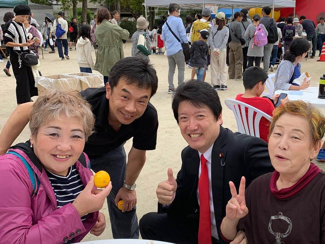 足立康史さんのインスタグラム写真 - (足立康史Instagram)「今日は、池田市制施行８０周年記念式典に列席しお祝いを申し上げるとともに、チキンラーメンに係るふるさと納税返礼品を改めて実現できることとなった旨、ご報告申し上げました。次いで石橋駅前公園に移動し第７回いけだまつり～池いけ祭り～を市民の皆さまとご一緒に楽しませていただきました。 これから箕面市、更に茨木市に移動します。」10月26日 13時32分 - adachiyasushi