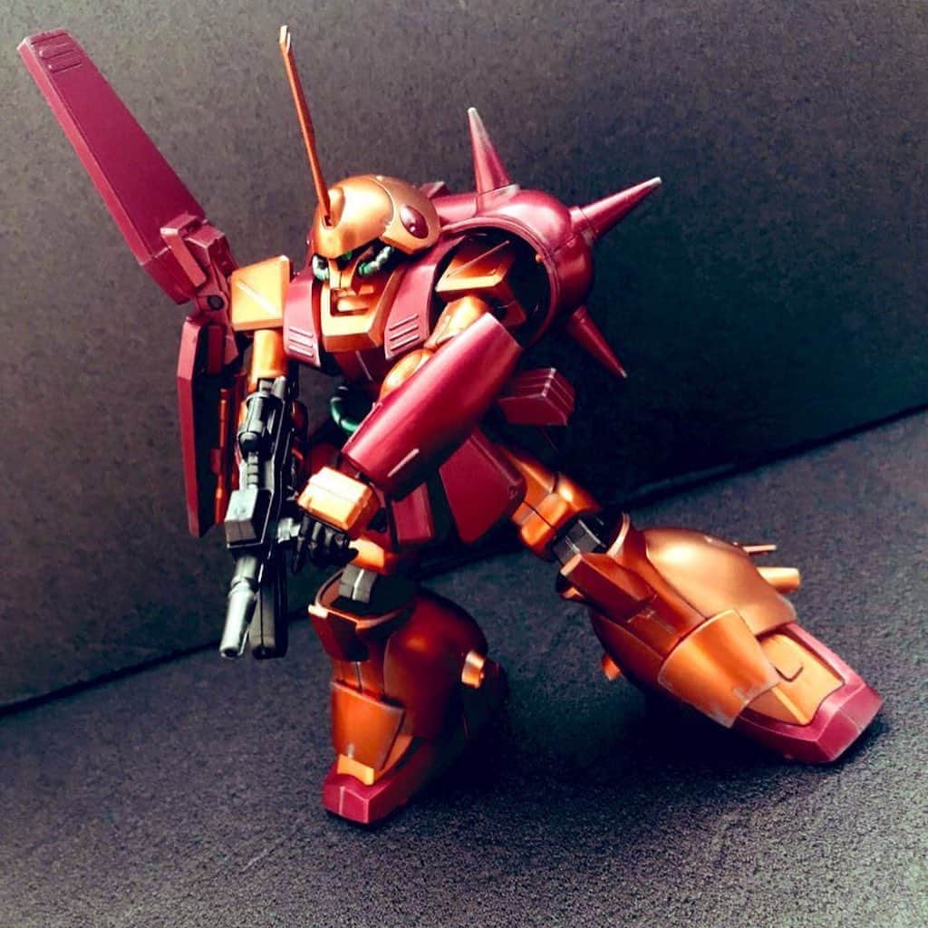 夏日凜子さんのインスタグラム写真 - (夏日凜子Instagram)「#1日1プラモ  ガンプラHG1/144 【マラサイ(劇場公開記念限定版)】 #ガンダムマーカー のシャインシルバーでスミ入れとドライブラシ的な汚しを✨ 黒でスミ入れするより、メタリックに馴染むかなーと！ 写メだと薄くついてる部分消えちゃうなぁ。 でも楽しかったからいっか💕💕 #プラモ声優 #ガンプラ #gunpla #ガンプラ女子 #塗装 #ガンプラ塗装 #ドライブラシ #ガンダムマーカー #マラサイ #ガンダム #gundam  #プラモデル #プラモデル女子 #女優 #モデル #model #kawaii #anime  #プラモデル塗装」10月26日 13時28分 - natsuhi818