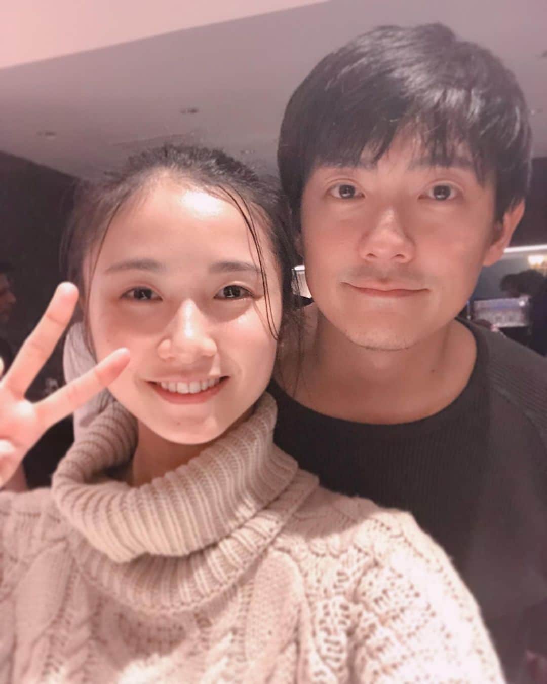 長田成哉のインスタグラム：「昨日事務所の集まりで久々に会ったから木下ジャスミン晴香と写真撮ったよ。 毎回思うけど度肝抜かれるあの歌声はこの華奢な女の子から生まれてると思うと本当にすげぇ。 #ミドルネームジャスミン」