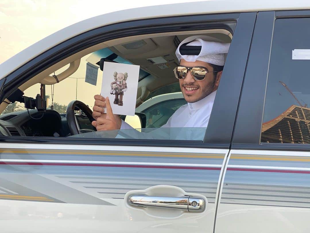 KAWSONEさんのインスタグラム写真 - (KAWSONEInstagram)「Thanks Doha! I met a lot of great people this past week and appreciate everyone who  visited the exhibition. I don’t know who you are in the photo but thanks for saying hello while waiting in traffic! Thanks @almayassabnthamad and everyone on the @dohafirestation and @qatar_museums team as well as Germano Celant, @2x4inc and @reem_althani7 for making this a great exhibition! #KAWS #HeEatsAlone #Doha #Qatar (can’t forget @samfriedman @jontywilde @hocafoundation )」10月26日 14時04分 - kaws