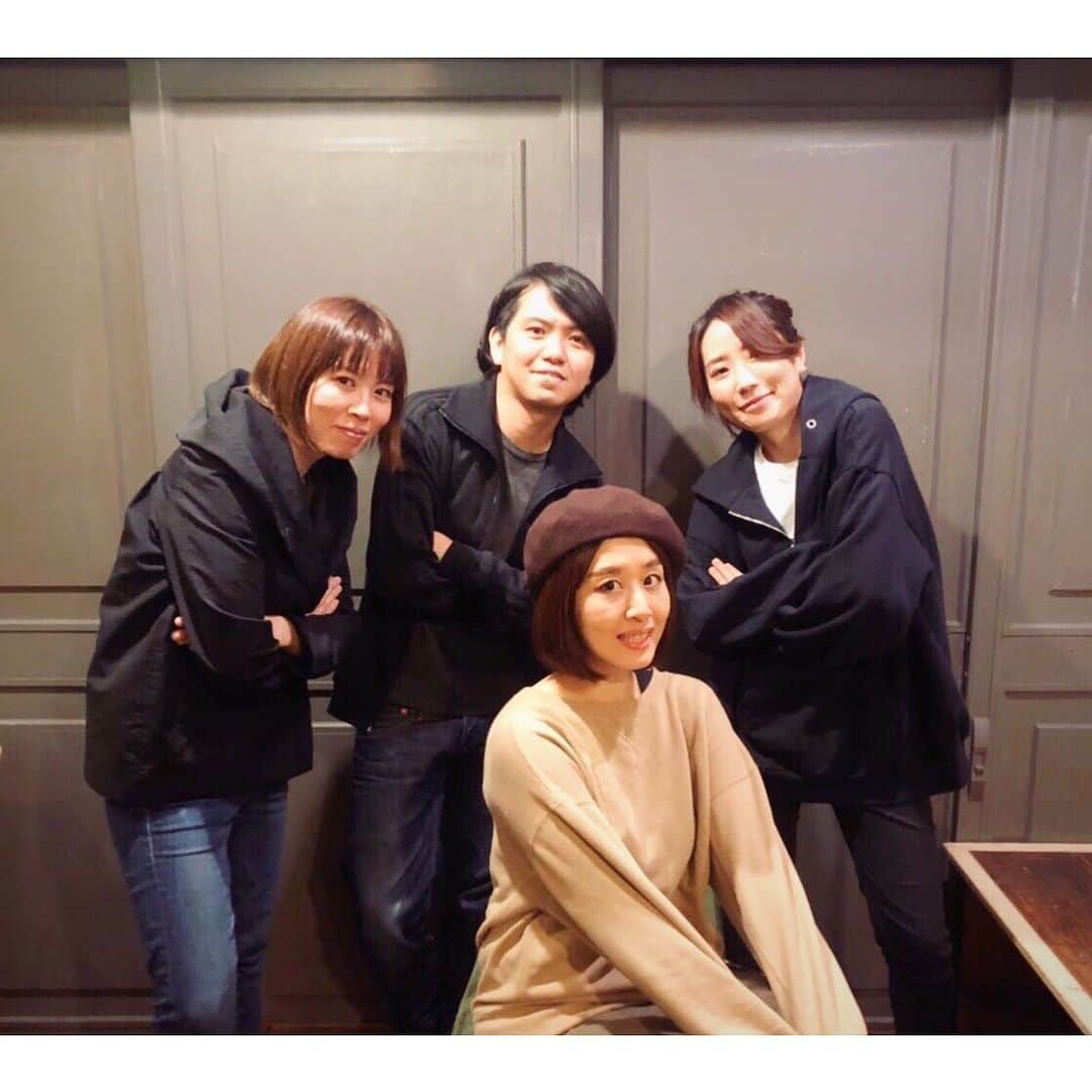 奥村愛子のインスタグラム：「* ‪朝の5時半に固定電話からの見知らぬ着信😦‬ ‪男性の声で私の名前や住所などを確認されたのち 「自転車置き場に自転車があるか見てください」と ない！‬ ‪ 盗難されたところを見つけてくれた警察の方からの連絡でした。‬ ‪めちゃ怪しんでしまった…すみません こんなことってあるのね . というわけで 明日はKIWA TENNOZでワンマン！ よいしょー！  #奥村愛子 #土屋佳代 #雨宮麻未子 #関口将史  #秋の弦楽器お招きカルテット #kiwatennoz」