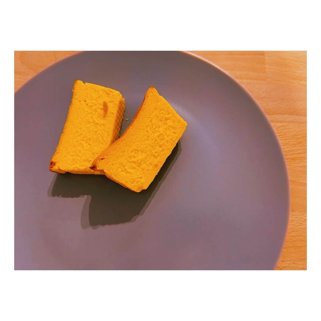 桜めいさんのインスタグラム写真 - (桜めいInstagram)「🎃 かぼちゃのチーズケーキが 食べたくて でも欲しいやつが 売り切れで買えなくて でもでもどうしても食べたくて 作ってみたよ👩‍🍳 ・ #かぼちゃのチーズケーキ #味は思ってたよりめっちゃ素朴 #🎃 #pumpkincheesecake」10月26日 14時27分 - mei_0406