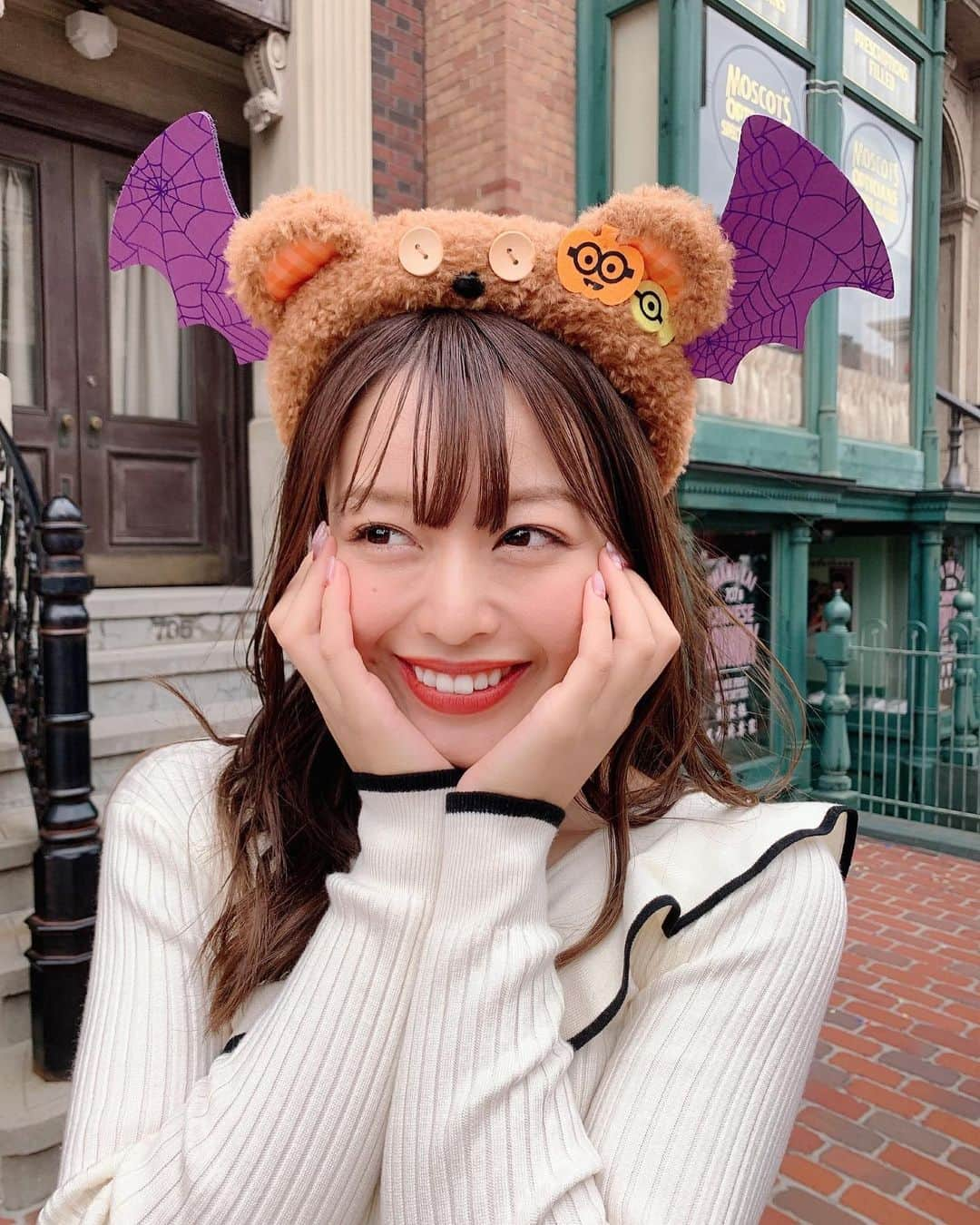 石倉侑芽さんのインスタグラム写真 - (石倉侑芽Instagram)「. . Happy halloween👻 . ハロウィンユニバは毎年恒例行事😊💓 今年は大好きなみんなと行けてよかった☺️ . この日のドレスコードはモノトーン⭐️ #ゆめちんコーデ 紹介👗💓 tops... @and.couture #andcouture skirt... @lily_brown_official #lilybrown shoes... @charleskeith_jp #charlesandkeith . . #ハロウィンユニバ#ユニバ#ユニバハロウィン#ユニバコーデ #コーディネート#リリーブラウン #アンドクチュール#チャールズアンドキース #coordinate#halloween#usj」10月26日 14時33分 - yume8115