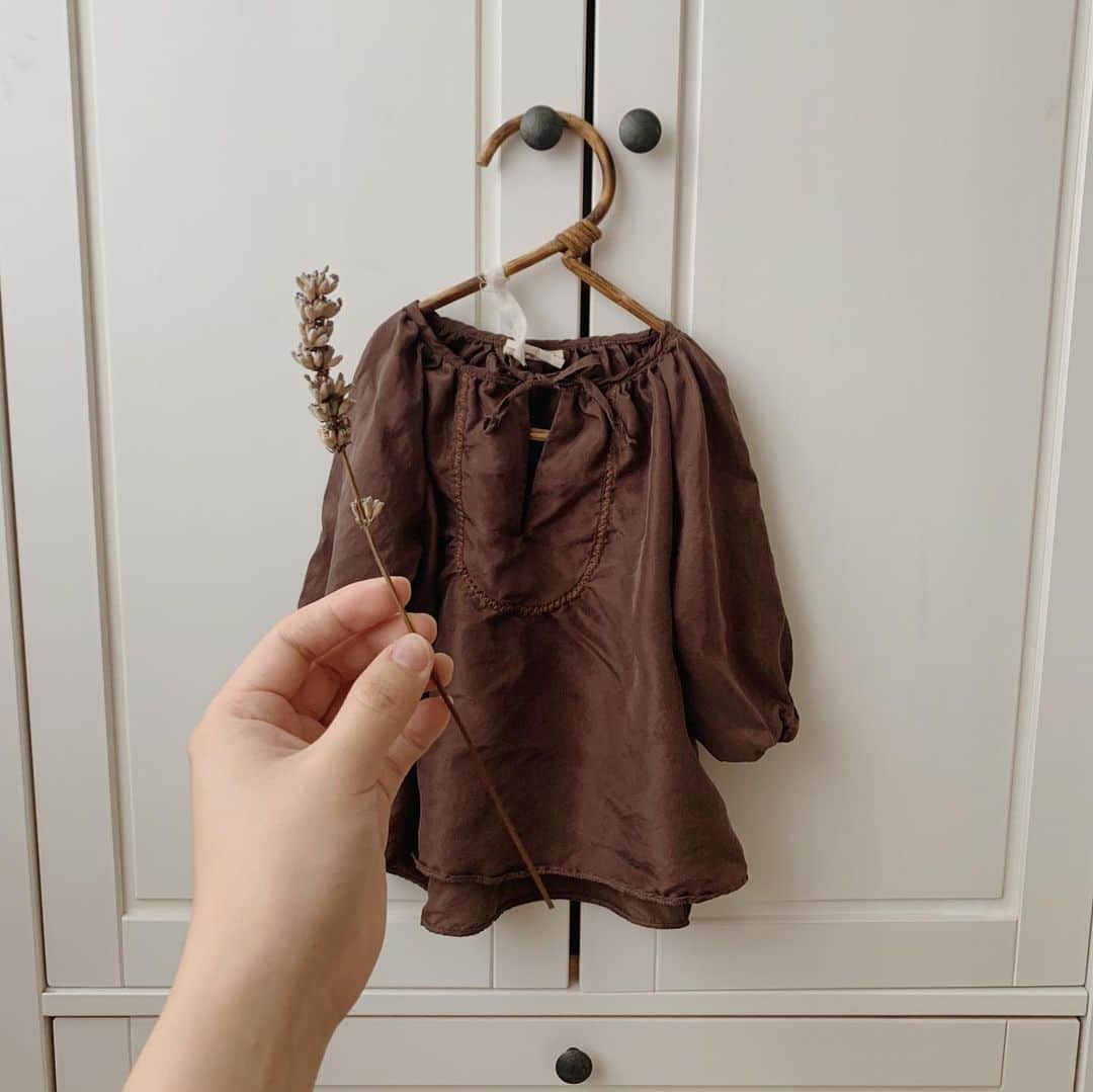 菅谷梨沙子さんのインスタグラム写真 - (菅谷梨沙子Instagram)「From @wunderlang to my daughter. This is pure silk clothes.  A lovely gross,light and smooth texture. It looks comfortable!  I received the clothes. Thank you so much. I’ll treasure it. 🍁  #kidsfashion」10月26日 14時59分 - risako_sugaya