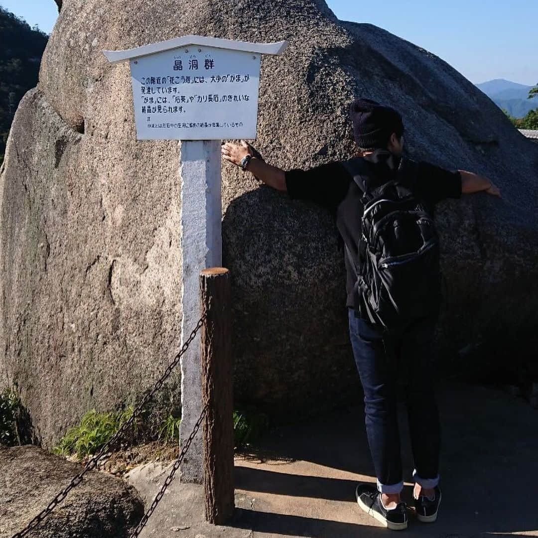 高本剛志さんのインスタグラム写真 - (高本剛志Instagram)「宮島。 プチ登山。 瀬戸内の眺め。  もう二度と広島来る気が無いみたいな広島めぐり。  #広島 #宮島 #大鳥居は工事中」10月26日 14時55分 - takamoto76