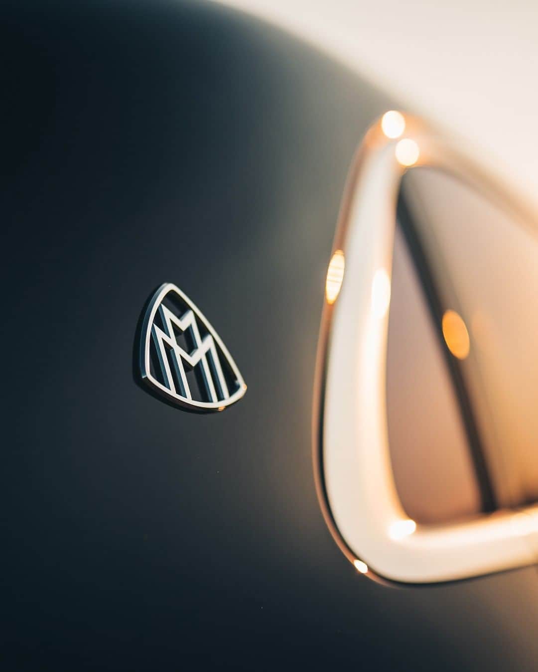 メルセデス・ベンツさんのインスタグラム写真 - (メルセデス・ベンツInstagram)「The symbol of luxury, perfection and dedication. #MercedesMaybach #SClass #MBCar #CarsOfInstagram 📸 @dennisnoten for #MBsocialcar」10月26日 15時00分 - mercedesbenz