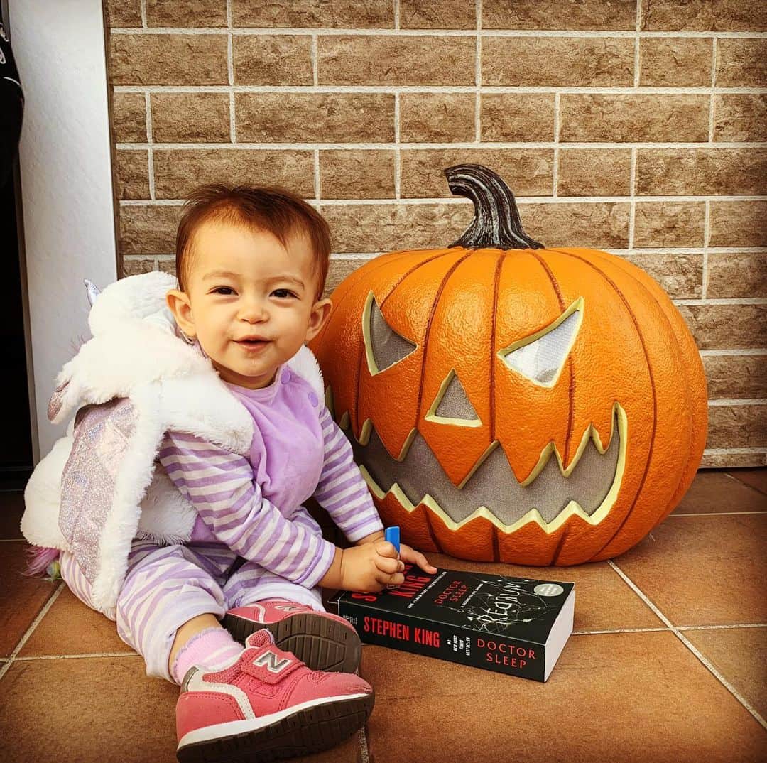 Adamのインスタグラム：「My little Halloween Unicorn 🎃🦄」