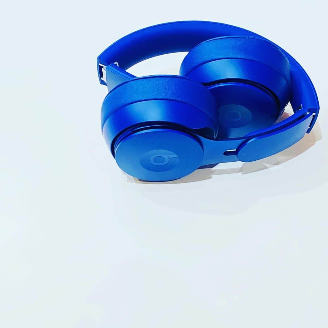 松村太郎のインスタグラム：「#Beats #SoloPro noise canceling wireless headphone with #Apple H1 chip. Little bit heavier than Studio3 Wireless. #🎧」