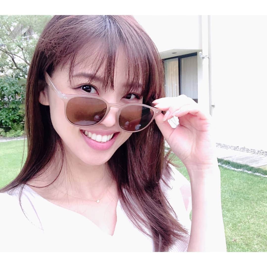 のインスタグラム：「@tres.jewelry のサングラス👓 . プチプラなのにちゃんと99%UVカットと優れものなの👓 . カラーは、 clear beige × brown クリアベージュ×ブラウン . デザインもかわいいからデイリーでも使いやすいし、秋の紫外線対策としても😘 .  10%OFFクーポンコード→【100IN】 気になる人はチェックしてみてね♪ . https://www.tresjewelryofficial.shop/items/11168216 . #tresjewelry #トレスジュエリー #サングラス #プチプラ #sunglasses #fashion #instafashion #fashionable #uv対策」