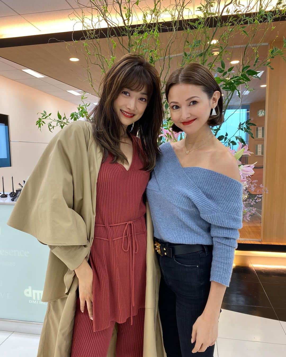 橋本麗香のインスタグラム：「@coel_y の展示会に行って来ました❤️ 素敵なお洋服いっぱい✨✨ いつも素敵な @youn1029 ちゃん😍」