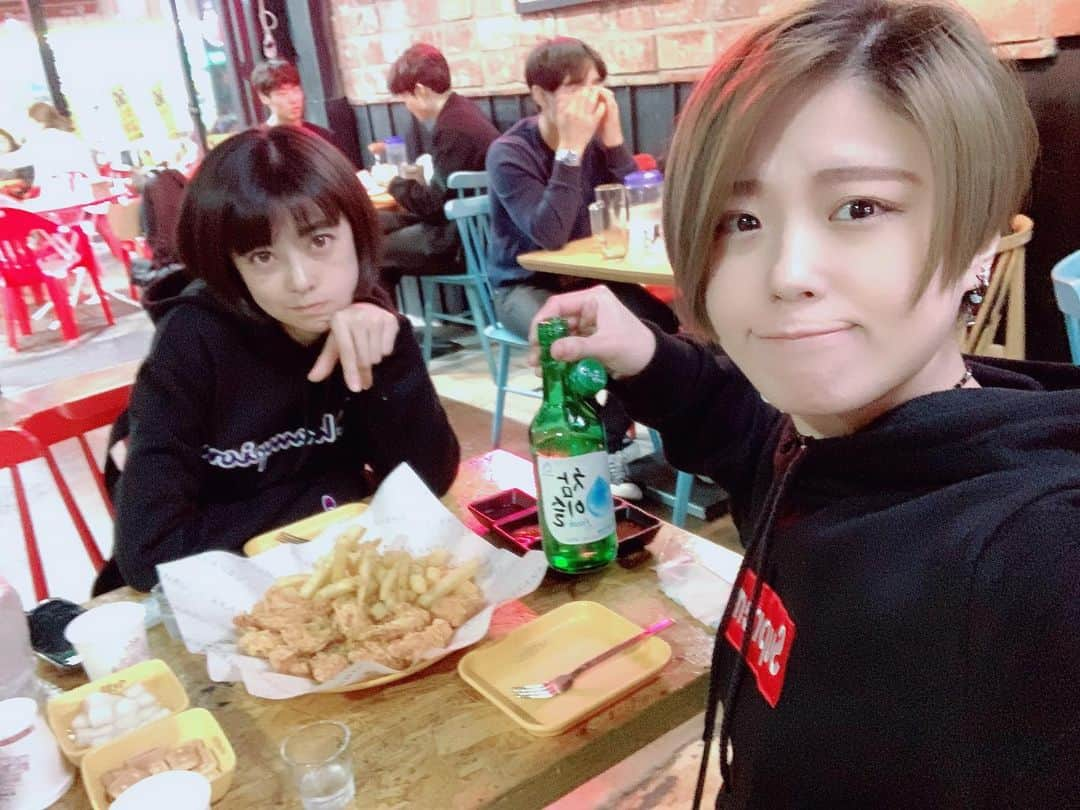 武藤つぐみさんのインスタグラム写真 - (武藤つぐみInstagram)「インスタLIVEするぞ 韓国のKFC凄い説 #韓国 #KFC」10月26日 15時49分 - tugumi_muto