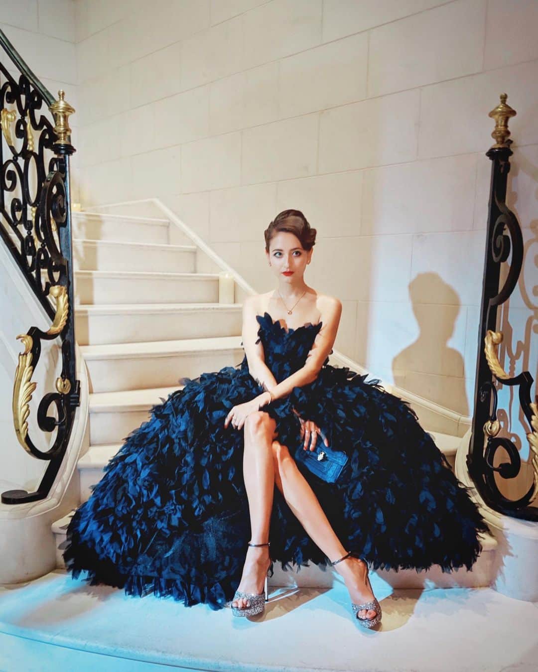 のインスタグラム：「Thank you @harpersbazaarjapan 🖤  Dress : @marcjacobs Shoes : @jimmychoo  Styling : @chikako_aoki  Hair @rui.hayashi.hair  Makeup : @natsukaokiyama」