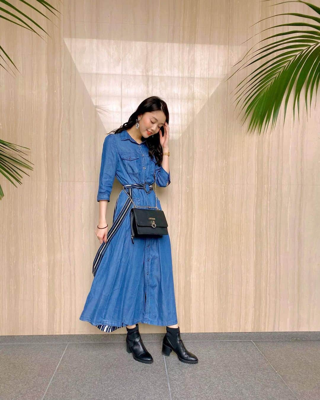 松川菜々花さんのインスタグラム写真 - (松川菜々花Instagram)「・ ・ #ななコーデ one-piece→ @cunead  bag→ @guess  shoes→ @zara  Pierce→ @murua_official ・ ・ あったかい時に丁度いいワンピ♡ ・ ・ #ワンピース #ワンピ　#ワンピースコーデ  #ワンピース好き  #ワンピース着こなし #デニム　#デニムコーデ #秋コーデ　#zara  #松川菜々花　#ムルーア」10月26日 15時56分 - matsukawa__nanaka