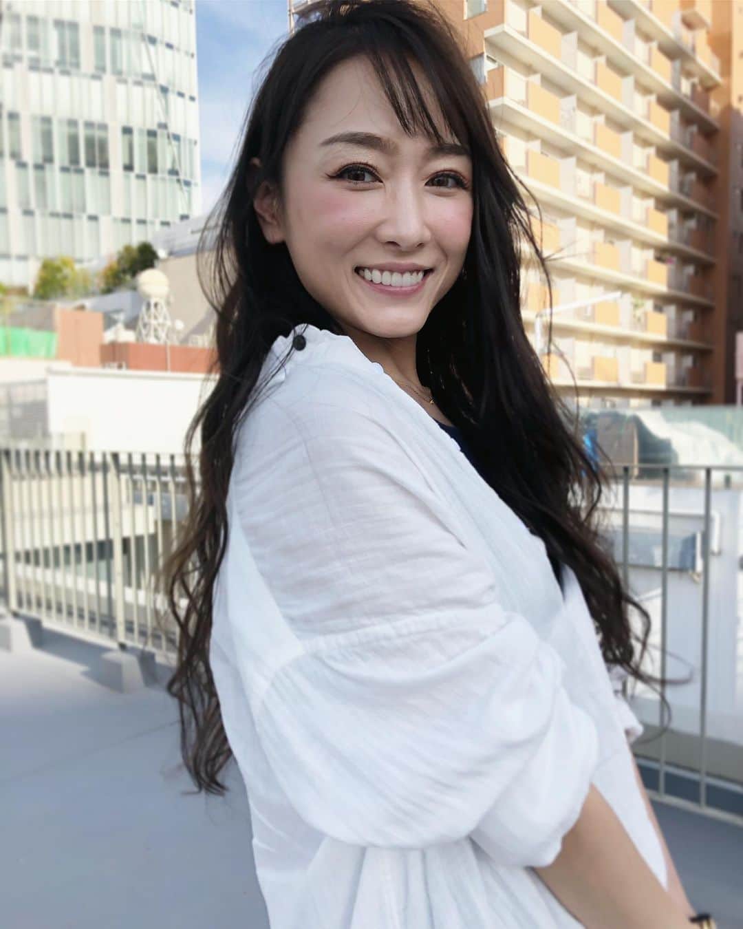 のインスタグラム：「今日は突然暑いね💦 . @sekispecial_hair  髪のお医者さん、積さんに前髪を切ってもらい 秋らしくトーンDOWNして、 ツヤツヤにトリートメントしてもらいました🥺✨ . 短めの前髪。。。どぅですか？？😝💕 . 積さん、いつもありがとうです🥺💕 . @anzu_sayuri . #fons #ヘアカラー #ヘアアレンジ #ヘアスタイル #hair #haircolor #hairstyle  #ロングヘア #longhair  #表参道 #omotesandou #杏さゆり #SayuriAnzu」