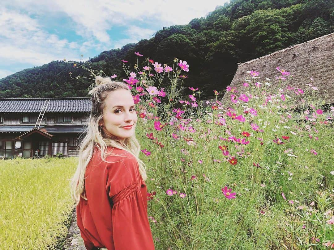 ナタリー・エモンズさんのインスタグラム写真 - (ナタリー・エモンズInstagram)「今回は富山を旅しました🌏素敵な風景もいっぱいあったし🌸彫刻もほんとにかっこいいでした🐲✨見逃さないでね📺✨👌　#じょんのび日本遺産 #じょんのび #ナタリーエモンズ #エモやん」10月26日 16時10分 - natalieemmons