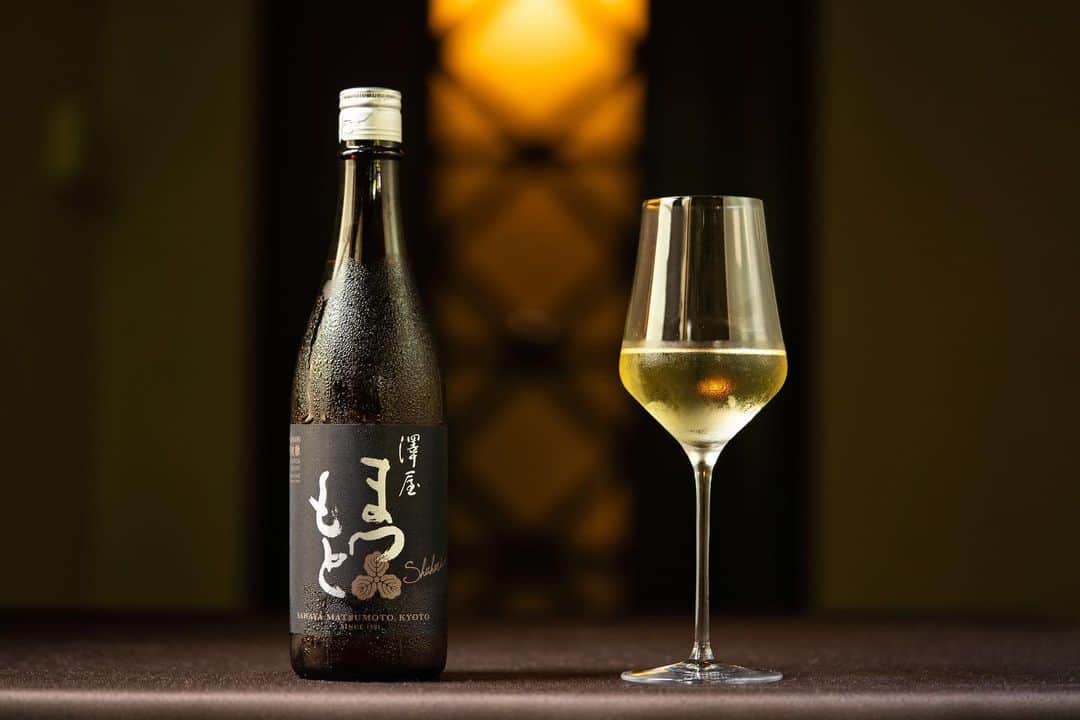THE SODOH OFFICIALさんのインスタグラム写真 - (THE SODOH OFFICIALInstagram)「* 兵庫県東条で栽培されるこだわり抜いた山田錦と、上質な伏見の水を用いた日本酒。 華やかでキレが良く、後味に抜けるような酸が特徴的で、 SODOHではお料理に合わせてワイングラスにて楽しんで頂けます。」10月26日 16時26分 - kyoto_thesodoh