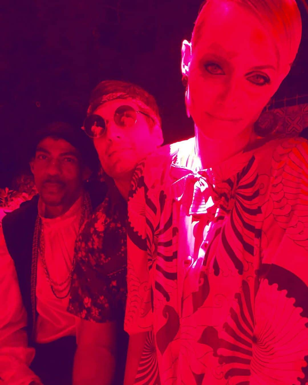 アンバー・ヴァレッタさんのインスタグラム写真 - (アンバー・ヴァレッタInstagram)「Jimi Hendrix, The Candy Man & Twiggy @casamigos #halloween psychedelia @chrisjivery @teddycharles35 ✌🏽📸 cred @ellenpompeo」10月26日 16時56分 - ambervalletta