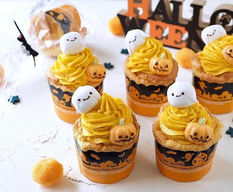 Locariのインスタグラム：「【不器用さん必見♡ハロウィンパーティーで使える簡単デコレーションレシピ】 ぜひ記事をチェックしてみてください♡ . phot by @kobayashi.mutsumi さん . . #ハロウィン#ハロウィンレシピ#レシピ#おやつ#スイーツ」