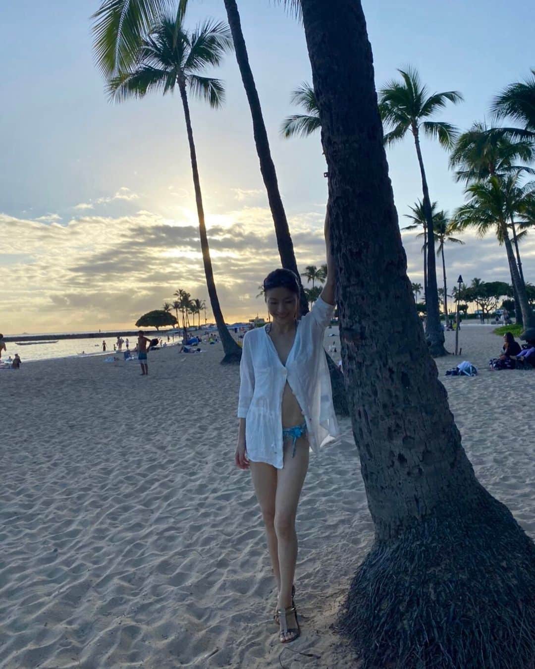 遠近由美子さんのインスタグラム写真 - (遠近由美子Instagram)「やっぱり、旅は何よりもの Detox & Relaxing time ✨ . .  夏を少し取り戻せた、かな😊 . #Hawaii #sunset #beach」10月26日 17時02分 - yumiko_tochika
