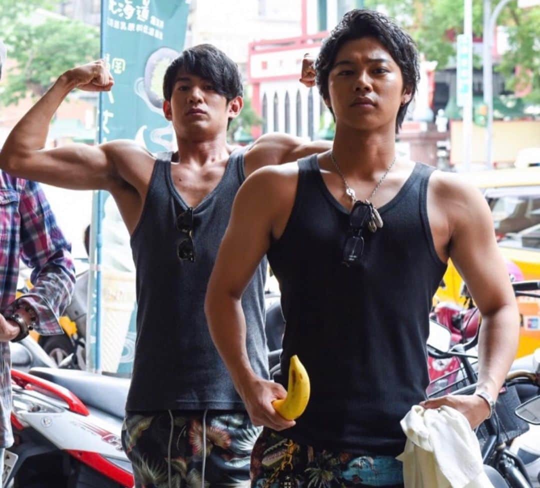 手島章斗さんのインスタグラム写真 (手島章斗Instagram)「FUTAGORILLAアー写。 あなたは何枚目がお好き？ アー写の候補