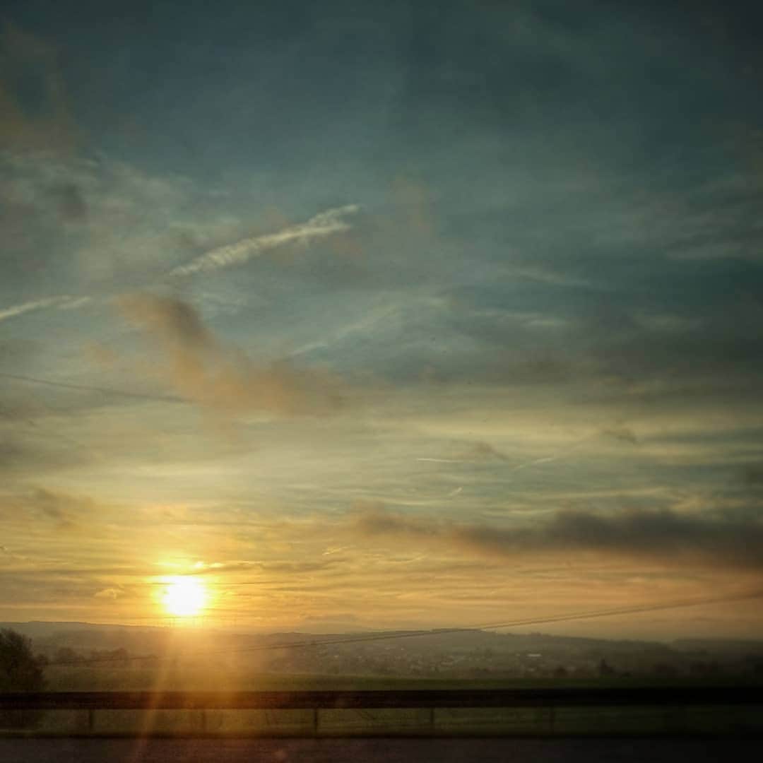 石黒浩のインスタグラム：「Sunrise」