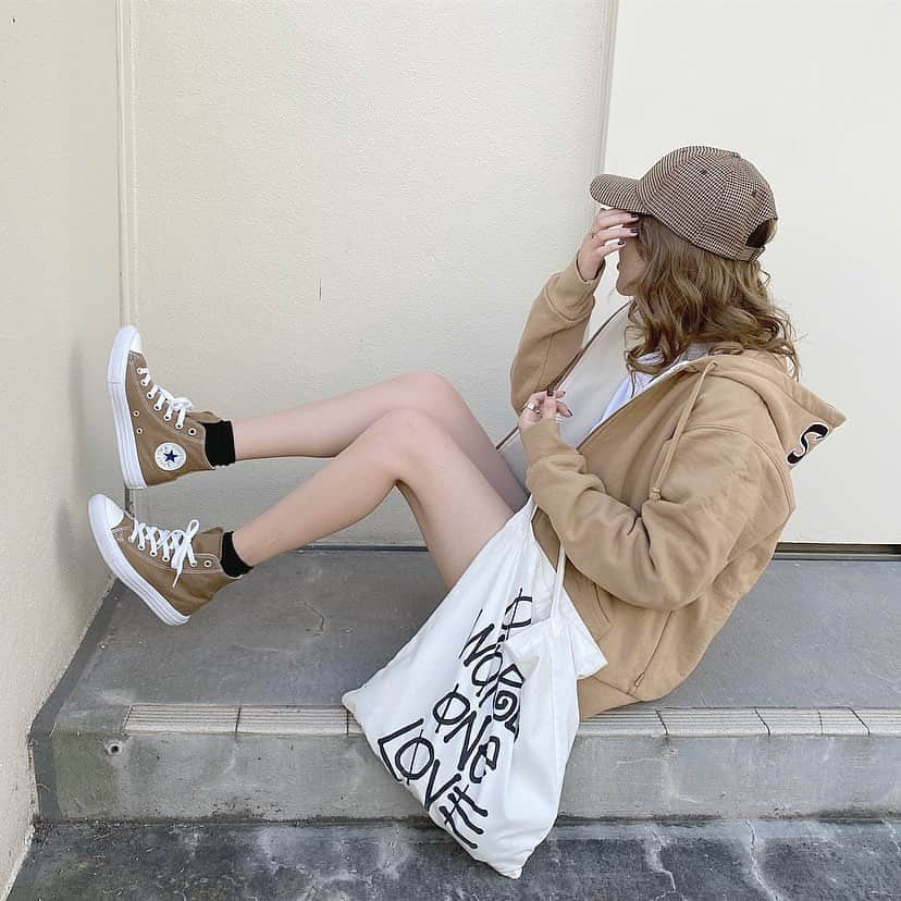 Maiさんのインスタグラム写真 - (MaiInstagram)「#ootd #パーカー #supreme #シュプリーム #converse #コンバース #cap #stussy #apc  コーディネートの詳細はブログに書いてます🌿」10月26日 17時25分 - maimaimai1016