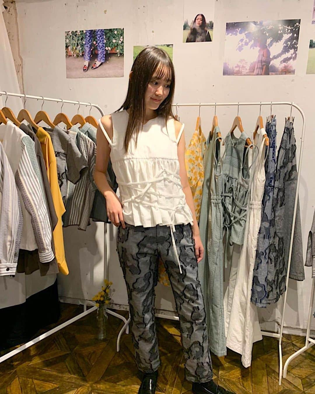 小林恵月さんのインスタグラム写真 - (小林恵月Instagram)「・ ・ Fumikuの展示会に呼んでいただきました🎀 かわいいお洋服がたくさんで 空間もとても 心地良かったなぁ~❕ ・ お話しもたくさんできたり、 楽しかったです！ ふみかさん ありがとうございました🌙😊 ・ ・ 学校終わりなのでローファー💧笑 ・ #fumiku #fashion  #小林恵月 #オスカープロモーション #oscarpromotion #model #japan」10月26日 17時44分 - ezuki_kobayashi