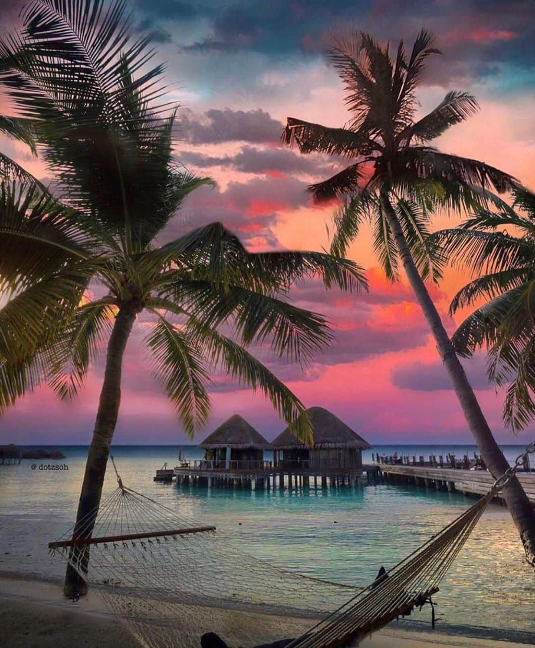 Earth Picsさんのインスタグラム写真 - (Earth PicsInstagram)「Cotton candy skies in Maldives. ✨💕🌴 Tag someone you want to explore Maldives with! (📸: @dotzsoh ) . . . . . . . . . . . #exploremore #travelpics #travelgram #travel #passionpassport #travelingram #neverstopexploring #travelpic #travelphotography #mytinyatlas #natgeotravelpic #travelstyle #travelguide #travelstroke #traveleurope #wonderfulplaces #goexplore #getoutstayout #lovetravel #wheretonext #discovertheworld #lovetoexplore #cooltravelpix #travelstribe #wunderlust #shetravels #happyadventuring #travelbloggervibes」10月27日 3時07分 - earthpix