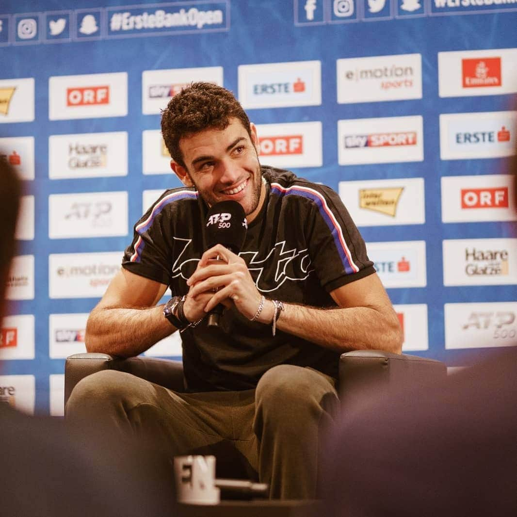 マッテオ・ベレッティーニさんのインスタグラム写真 - (マッテオ・ベレッティーニInstagram)「When they tell you that you're gonna be top 10 on monday 😋 - - Great match and atmosphere today at @erstebankopen 📣 Gut gemacht @domithiem 👏 - 📷 @itsjaclee.tennis」10月27日 3時22分 - matberrettini