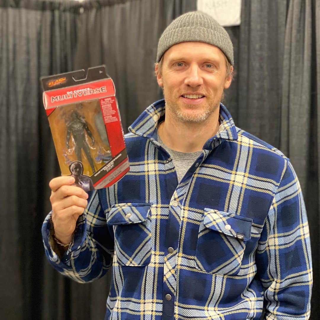 テディ・シアーズのインスタグラム：「Toy hunting. Madison, WI. Finally! Zooooooooom ⚡️」