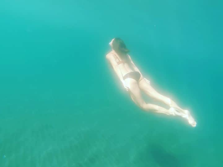 松島エミのインスタグラム：「Playing mermaid with @nina.matsu 🧜🏻‍♀️」