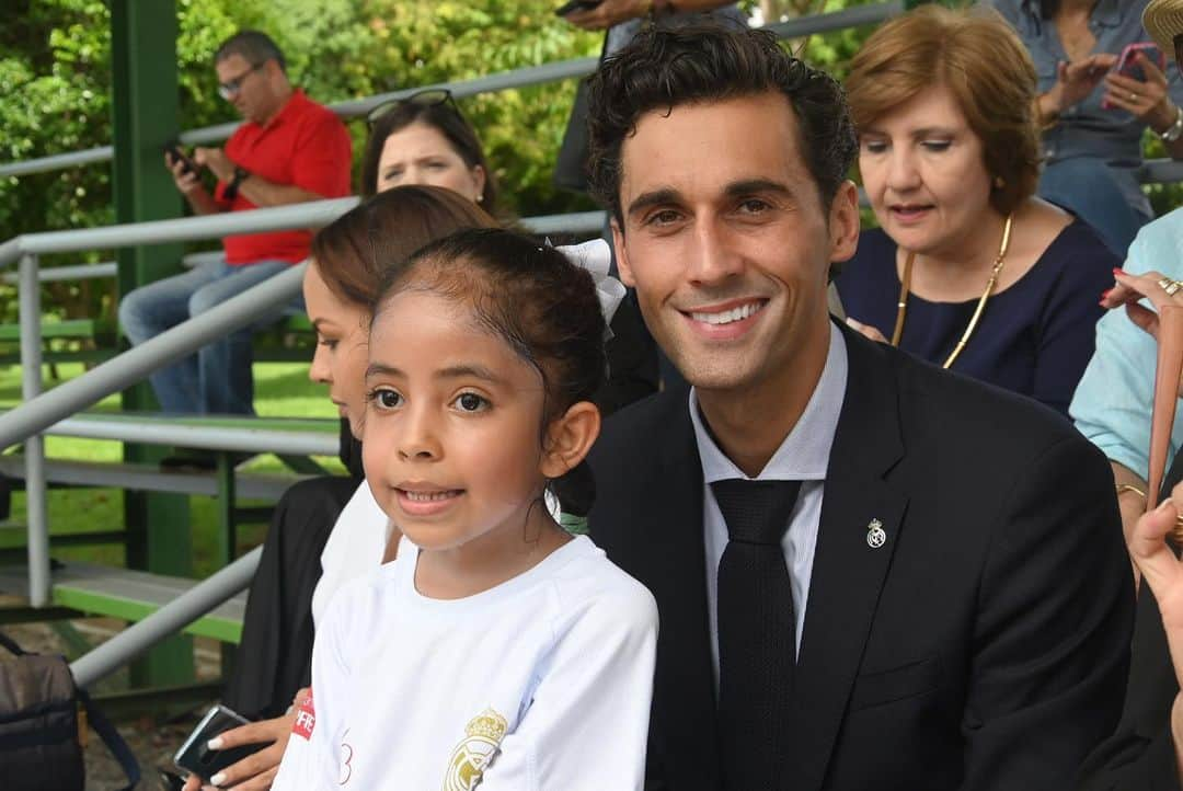 アルバロ・アルベロアさんのインスタグラム写真 - (アルバロ・アルベロアInstagram)「Estupenda visita a la escuela sociodeportiva de la @fundacion.realmadrid en Ciudad de Panamá.  Un placer enorme viajar por el mundo y ver de primera mano el increíble trabajo de nuestra fundación. Espero volver pronto y disfrutar con más tiempo de un país tan especial y al que nos une innumerables lazos. ¡Gracias, Panamá! 🇵🇦」10月27日 3時54分 - arbeloa